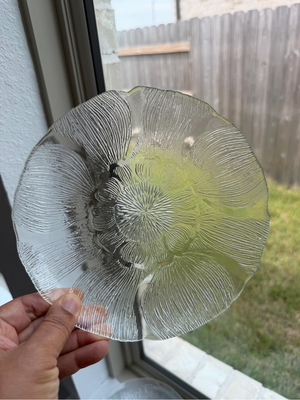 Arcoroc Textured France 7 3/4” Glass Floral Salad Plates - set 12